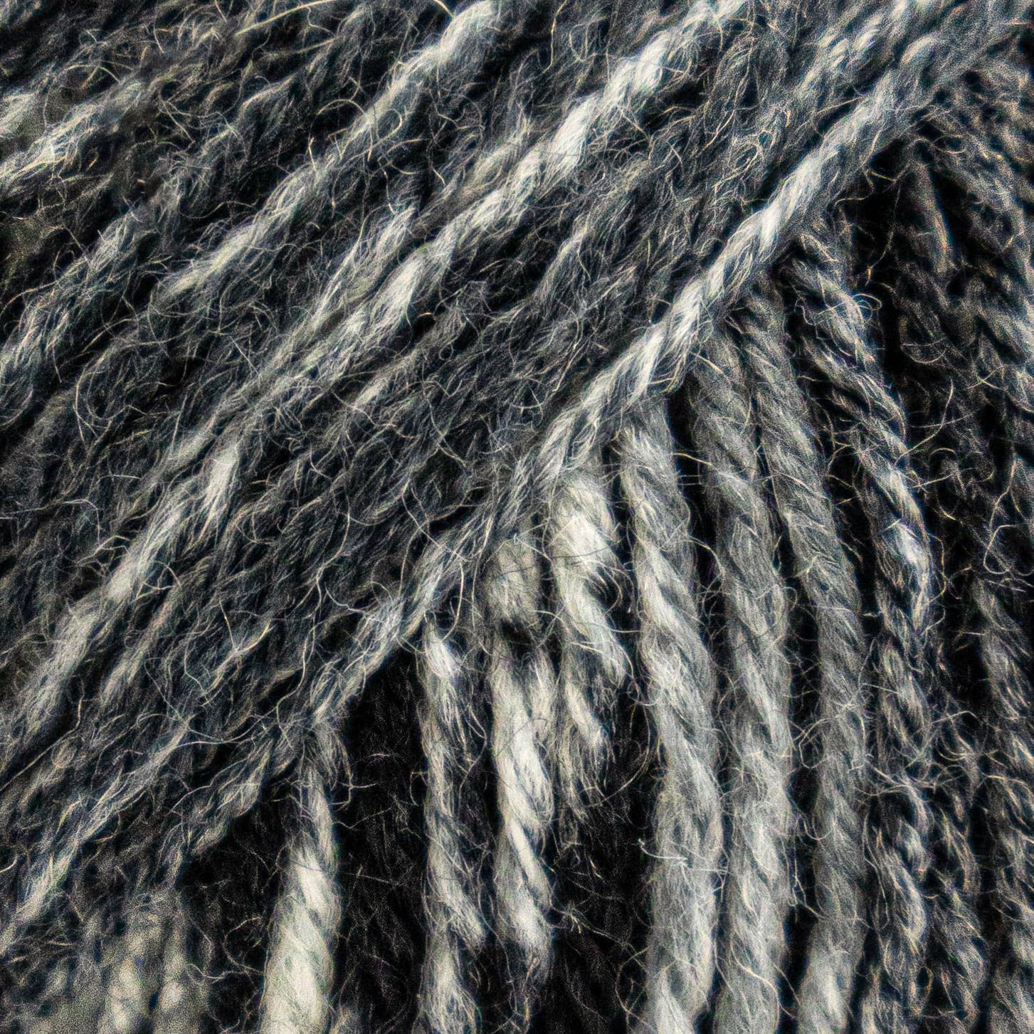 Luca-S WoolenWalk Merino 4 Ply Sock Yarn Bibelot Leek UK Stockist