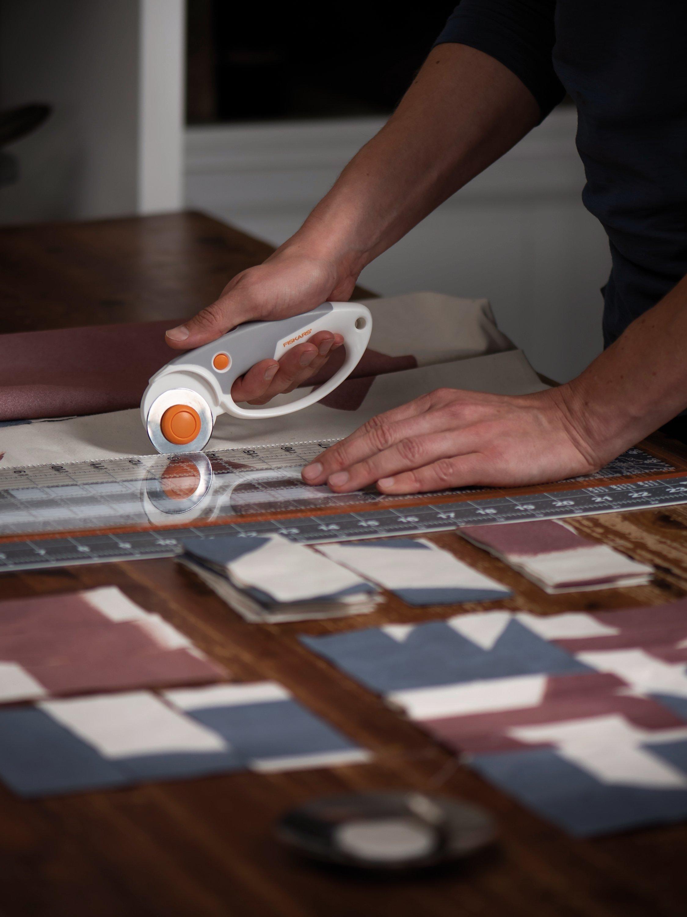 Fiskars Loop Titanium Easy Blade Change Rotary Cutter: 45mm at Bibelot Leek