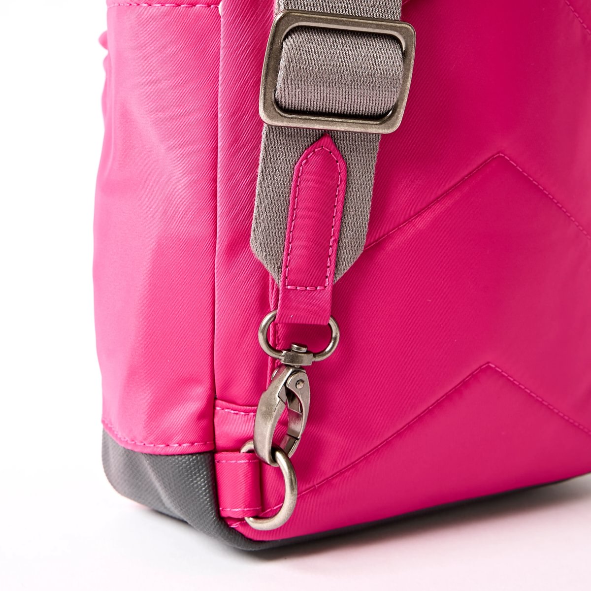 Roka Willesden Sling in Granita Red Nylon - Large Bibelot Leek