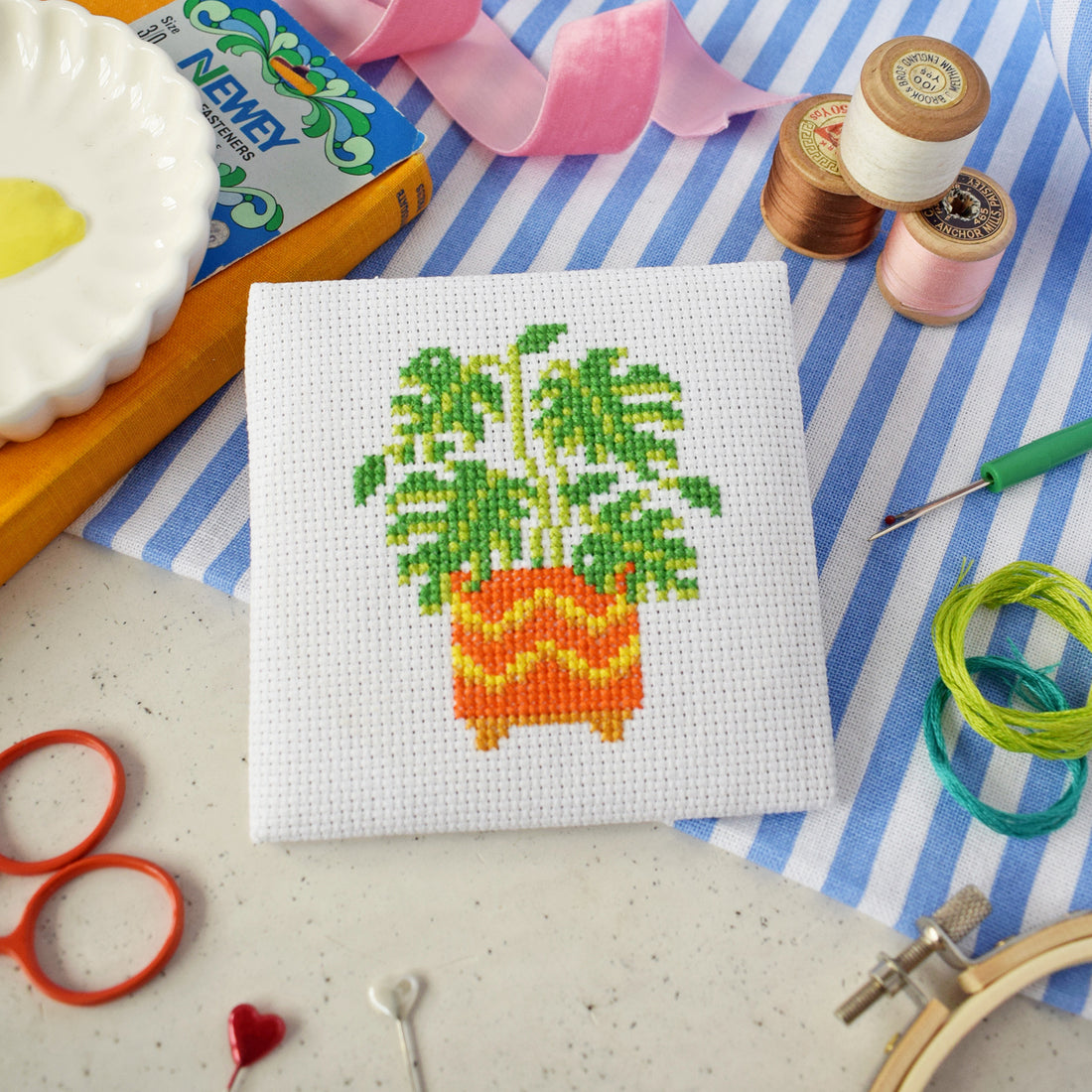 The Make Arcade 'Monstera' Mini Cross Stitch Kit t Bibelot, Leek