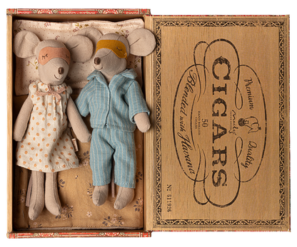 Maileg Mum & Dad Mice in Cigarbox