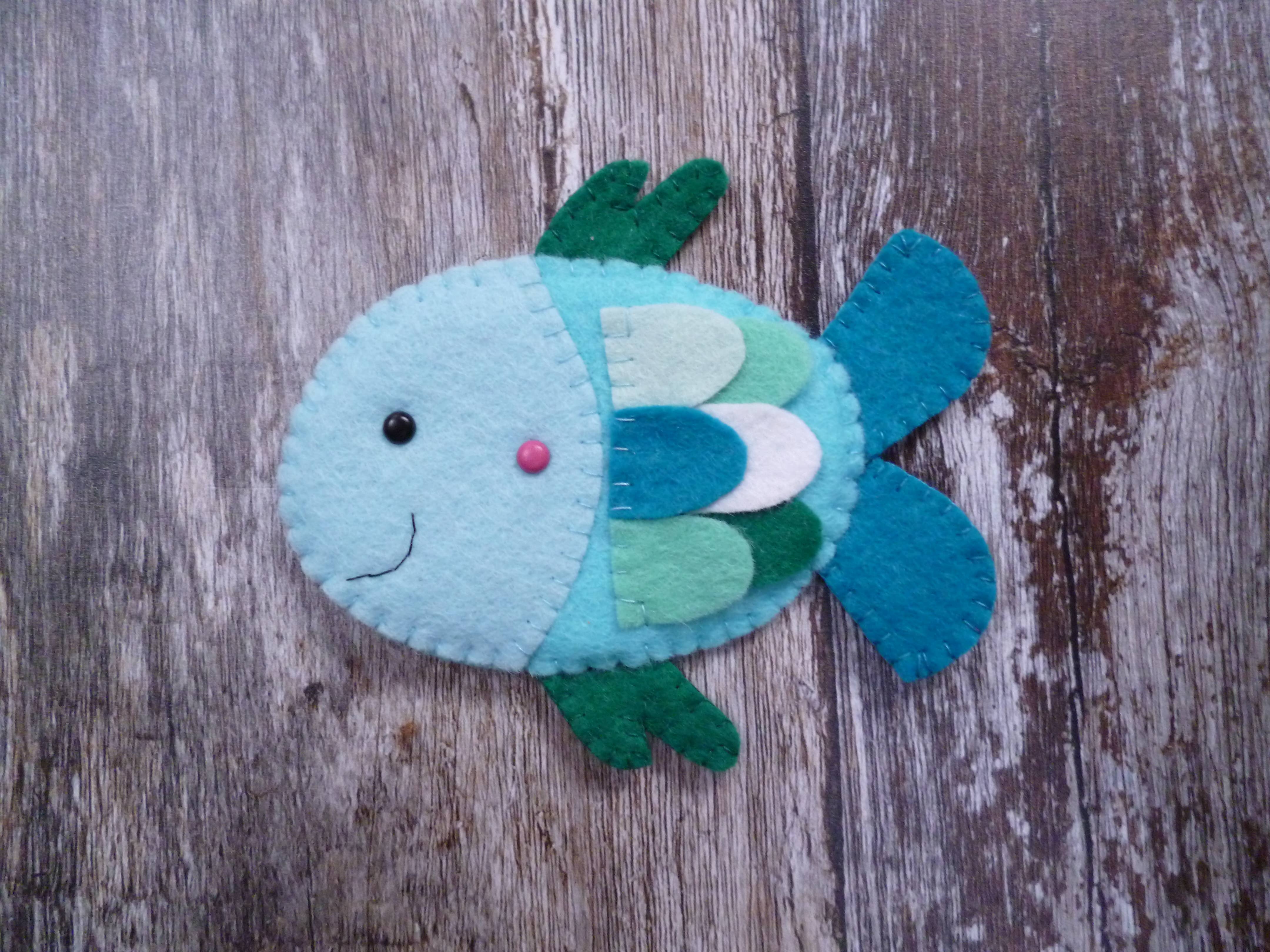 Paper and String Fish Felt Decoration Sewing Kit by Bibelot, Leek