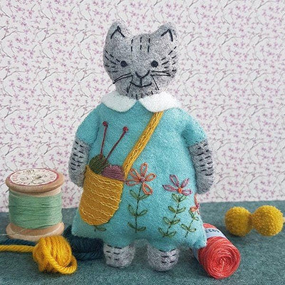 CORINNE LAPIERRE LIMITED
Mrs. Cat Loves Knitting Felt Craft Mini Kit