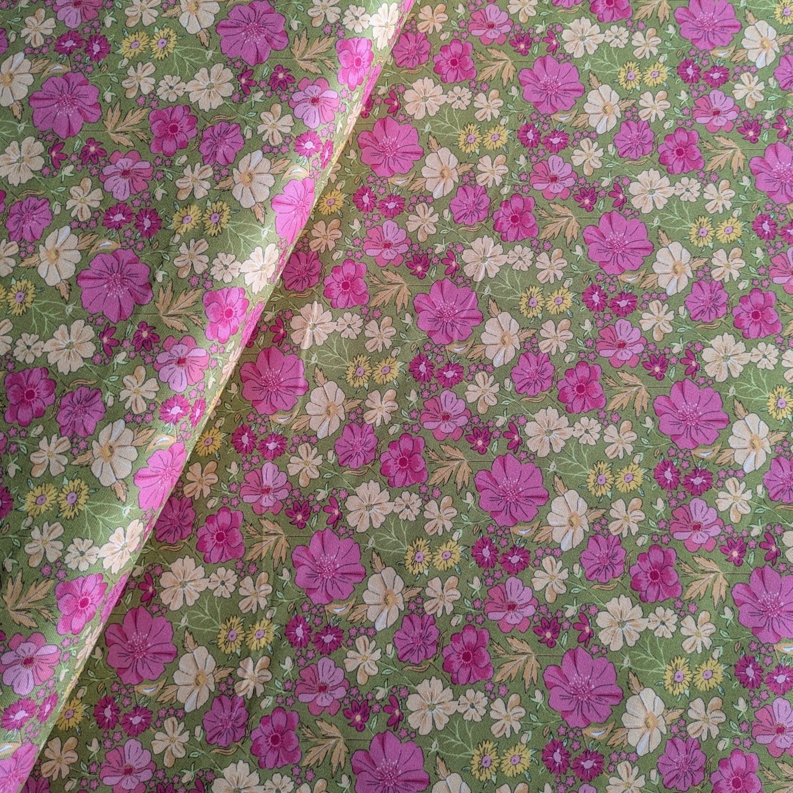 Sweet Blooms by The Crafty Pie: Floral Delight Green 3665-01