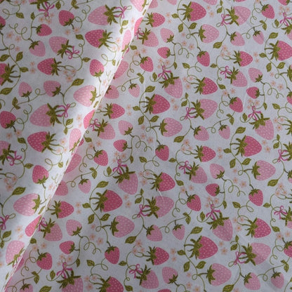 Sweet Blooms by The Crafty Pie: Strawberry Garden White 3665-02